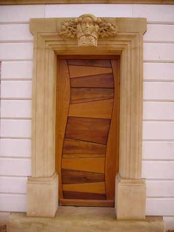 Encadrement de porte en pierre en pierre