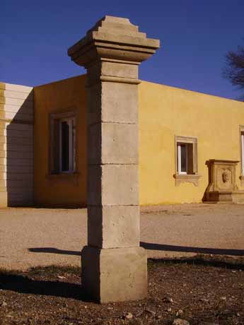 pilier en pierre 